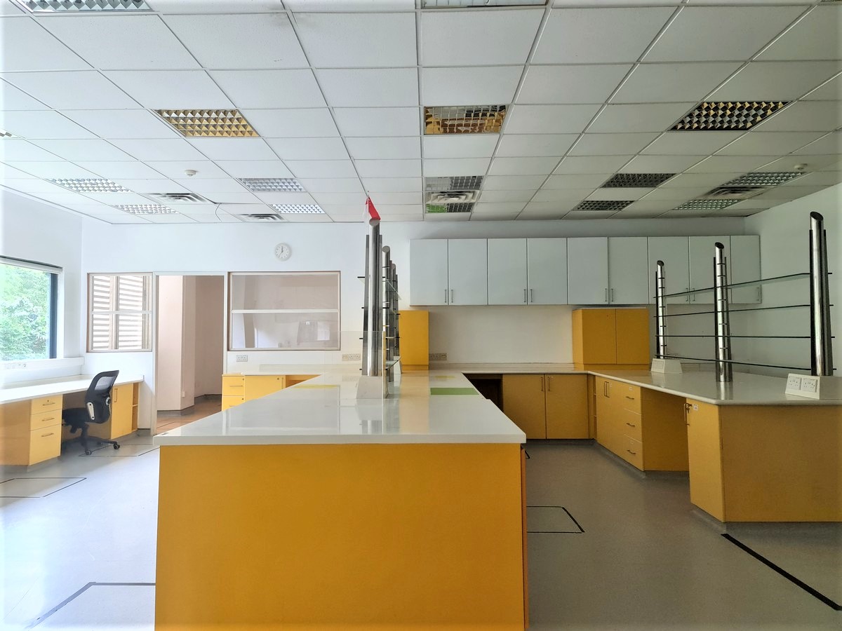 large fitted lab office rental